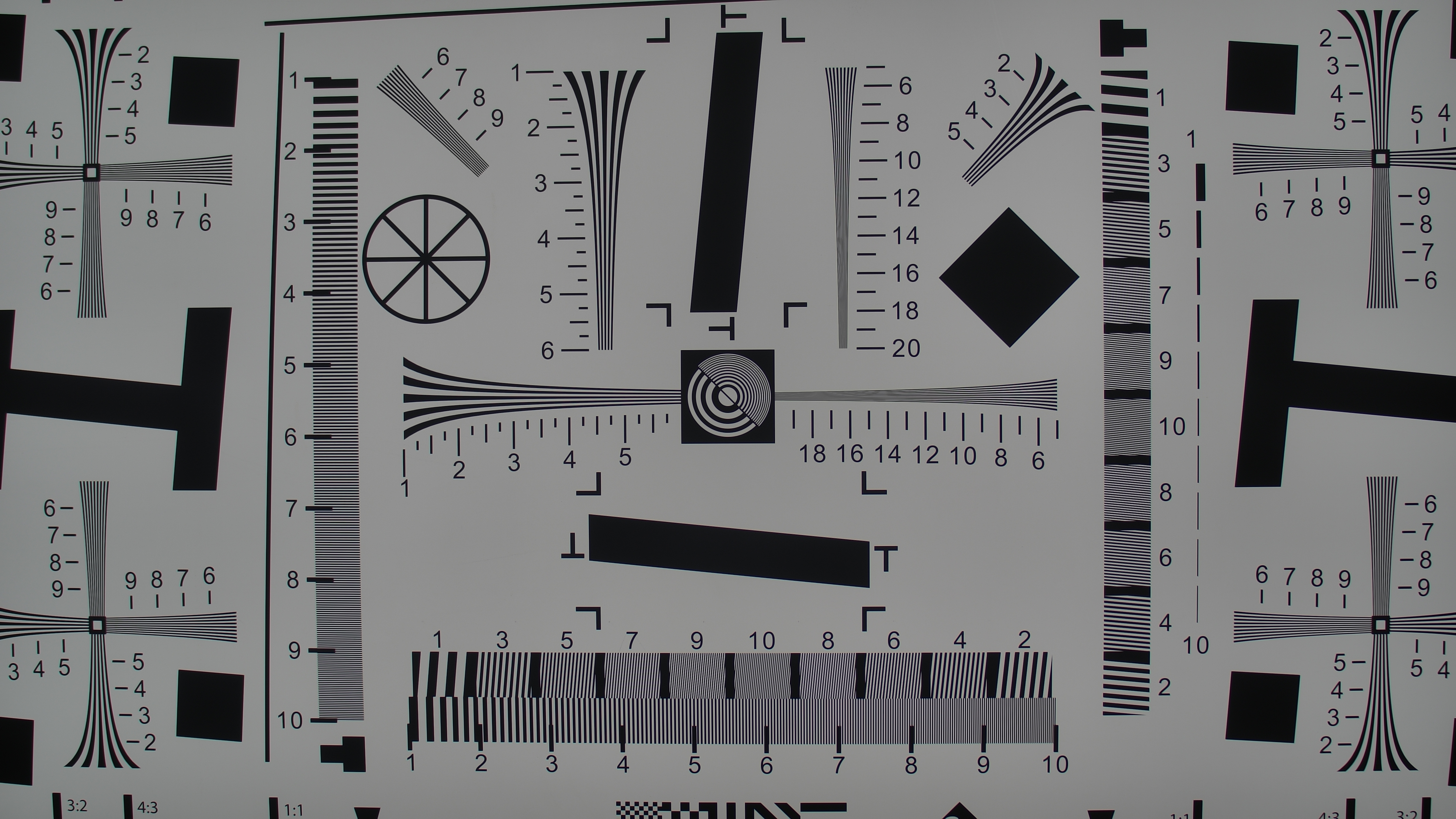 Short focal length resolution chart capture Short focal length resolution chart capture